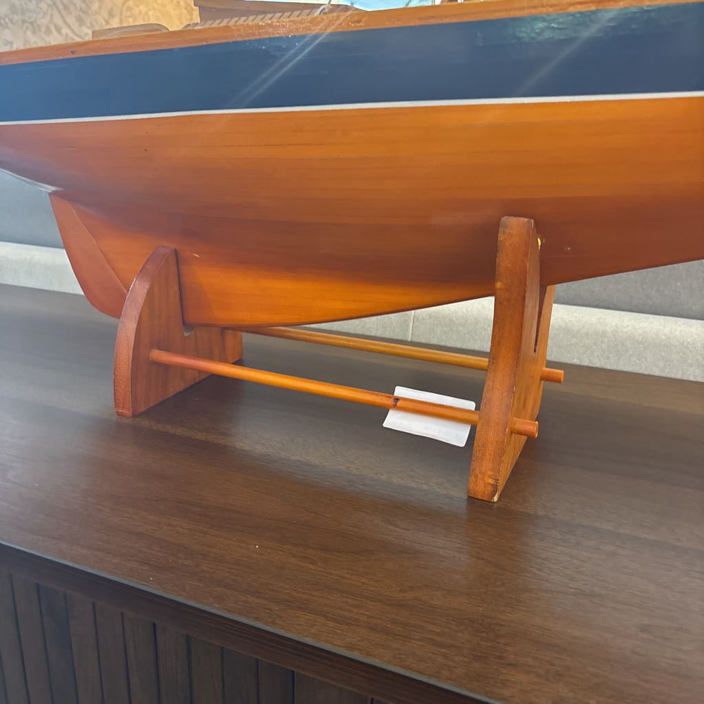 J Class Model Racing Boat