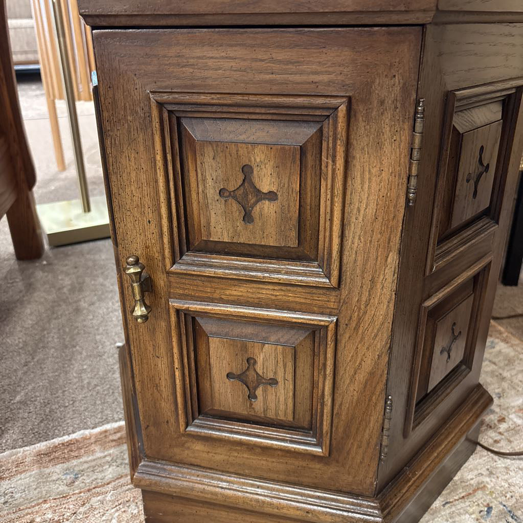 Oak Beveled Edge Side Table w/Door