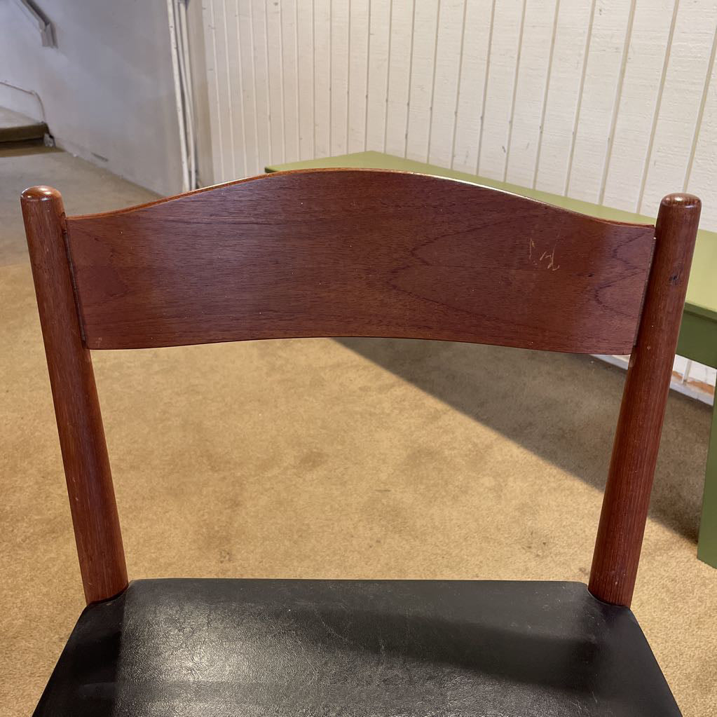 MC Black Vinyl Seat Dining Chair C DINING CHAIRS