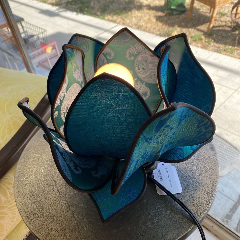 Blue Silk Flower Table Lamp