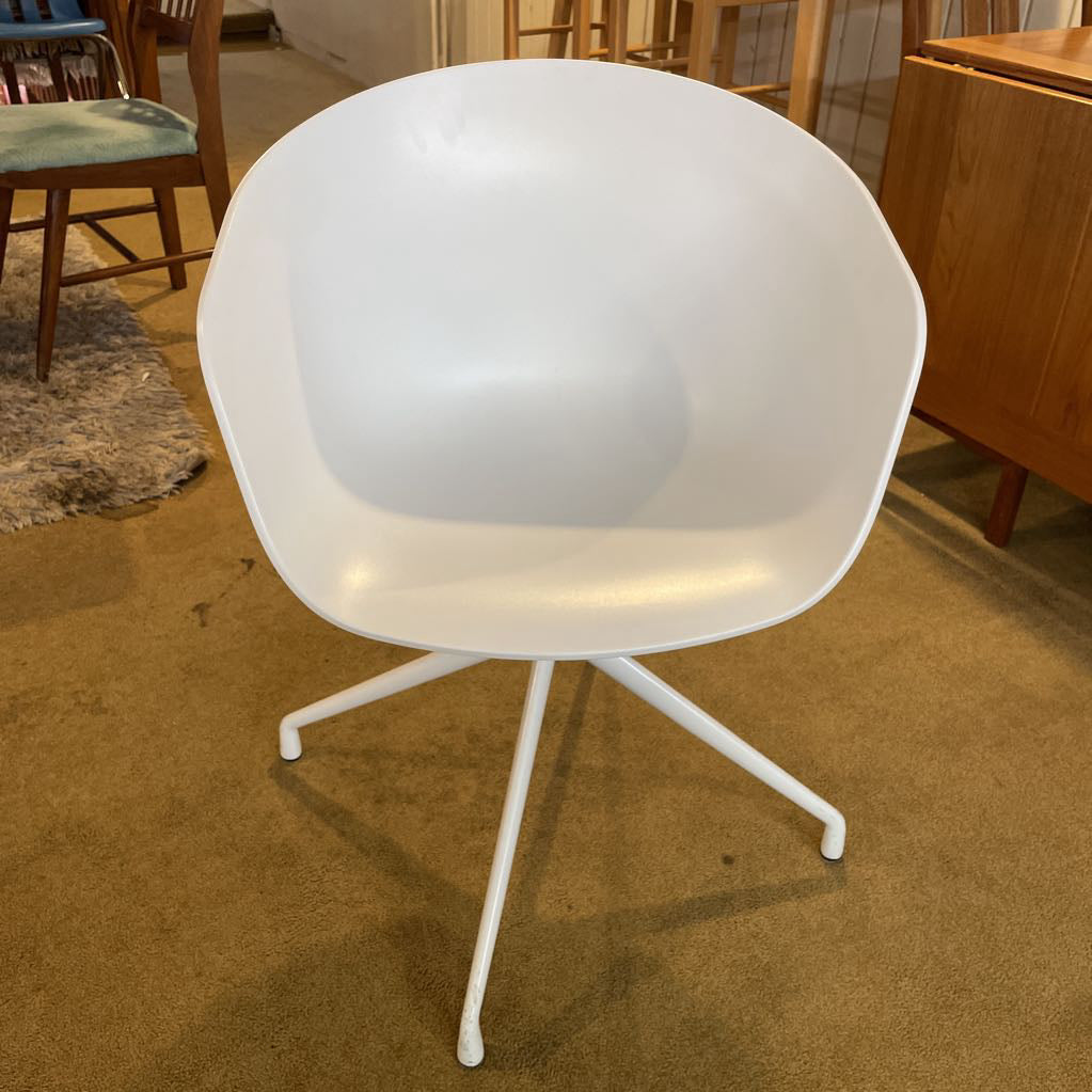 Hay AAC20 Smooth White Curved Shell Dining Chair SET OF 6 C DINING TABLES