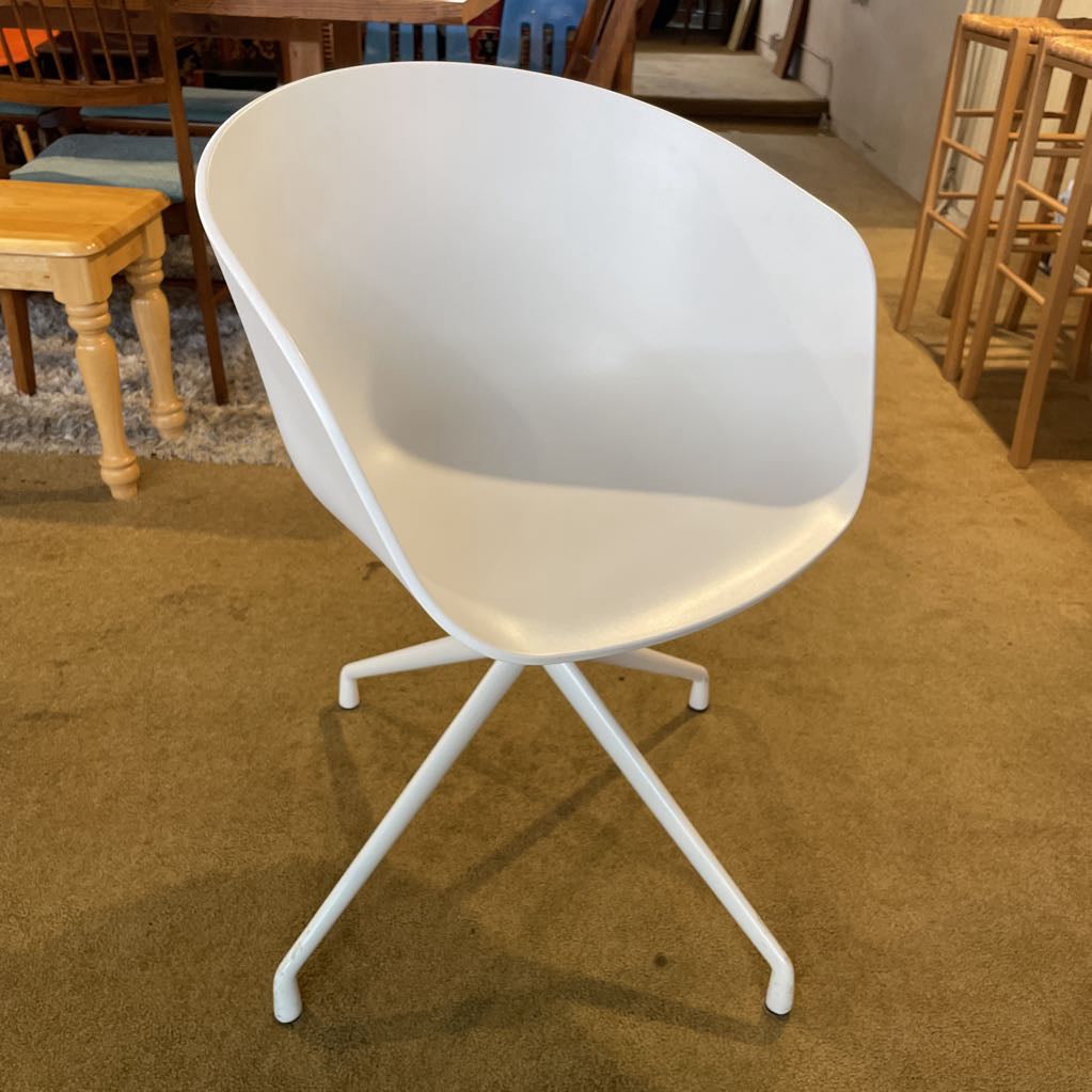 Hay AAC20 Smooth White Curved Shell Dining Chair SET OF 6 C DINING TABLES