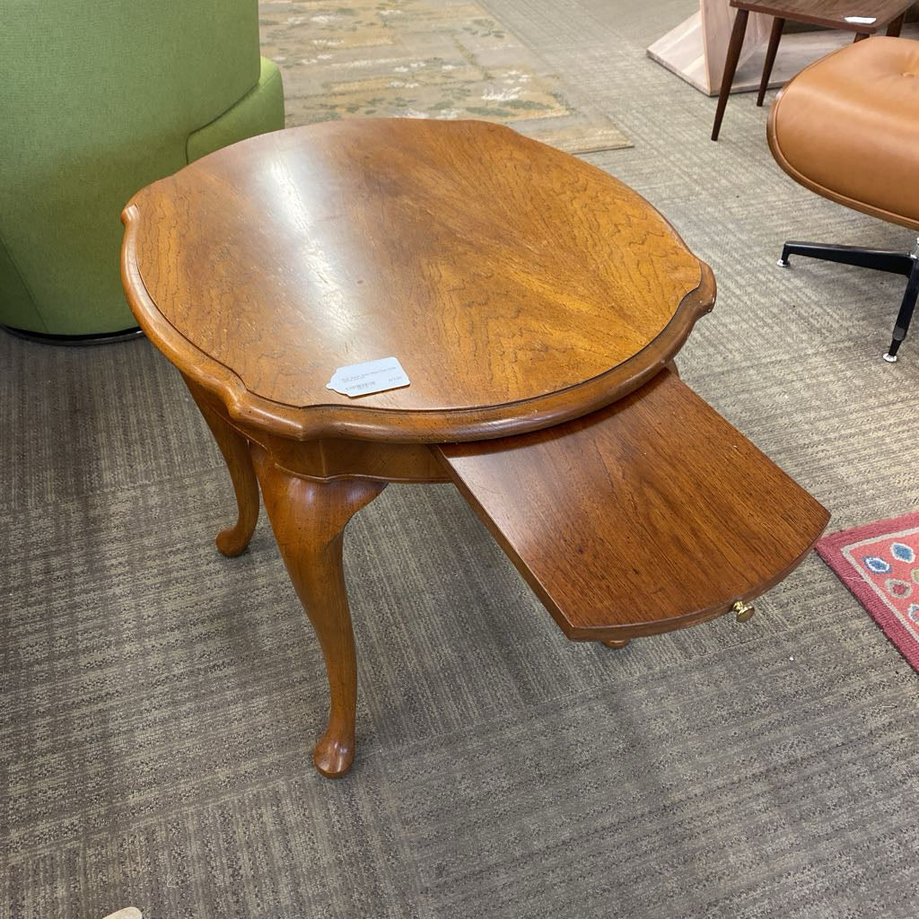 Oval Queen Anne Style Side Table w/Pull Out