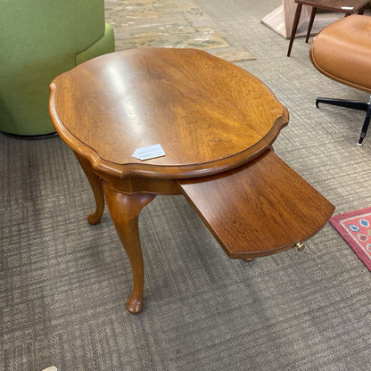 Oval Queen Anne Style Side Table w/Pull Out