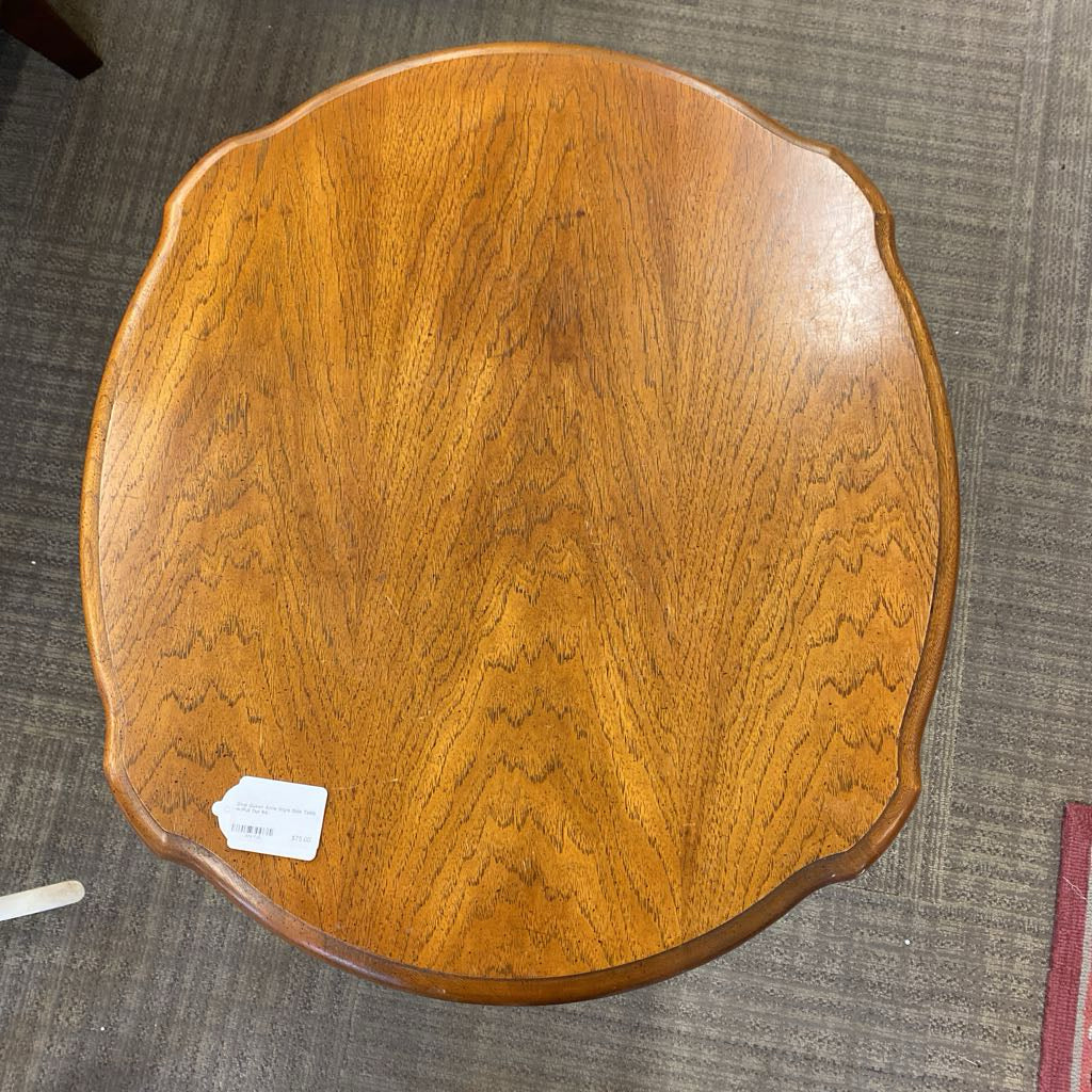 Oval Queen Anne Style Side Table w/Pull Out