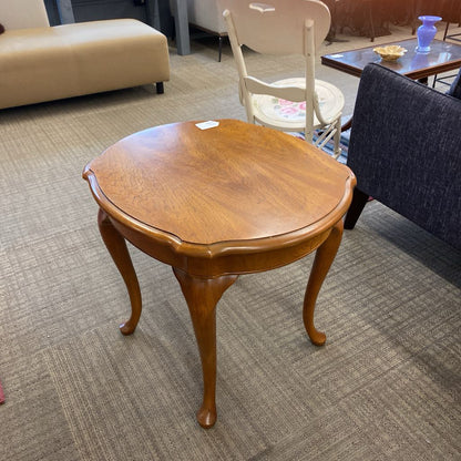 Oval Queen Anne Style Side Table w/Pull Out