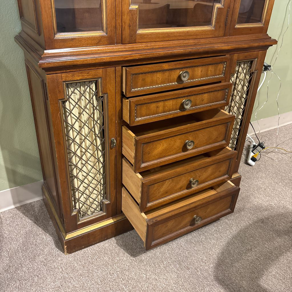 Vintage Vitrine