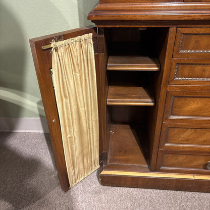 Vintage Vitrine