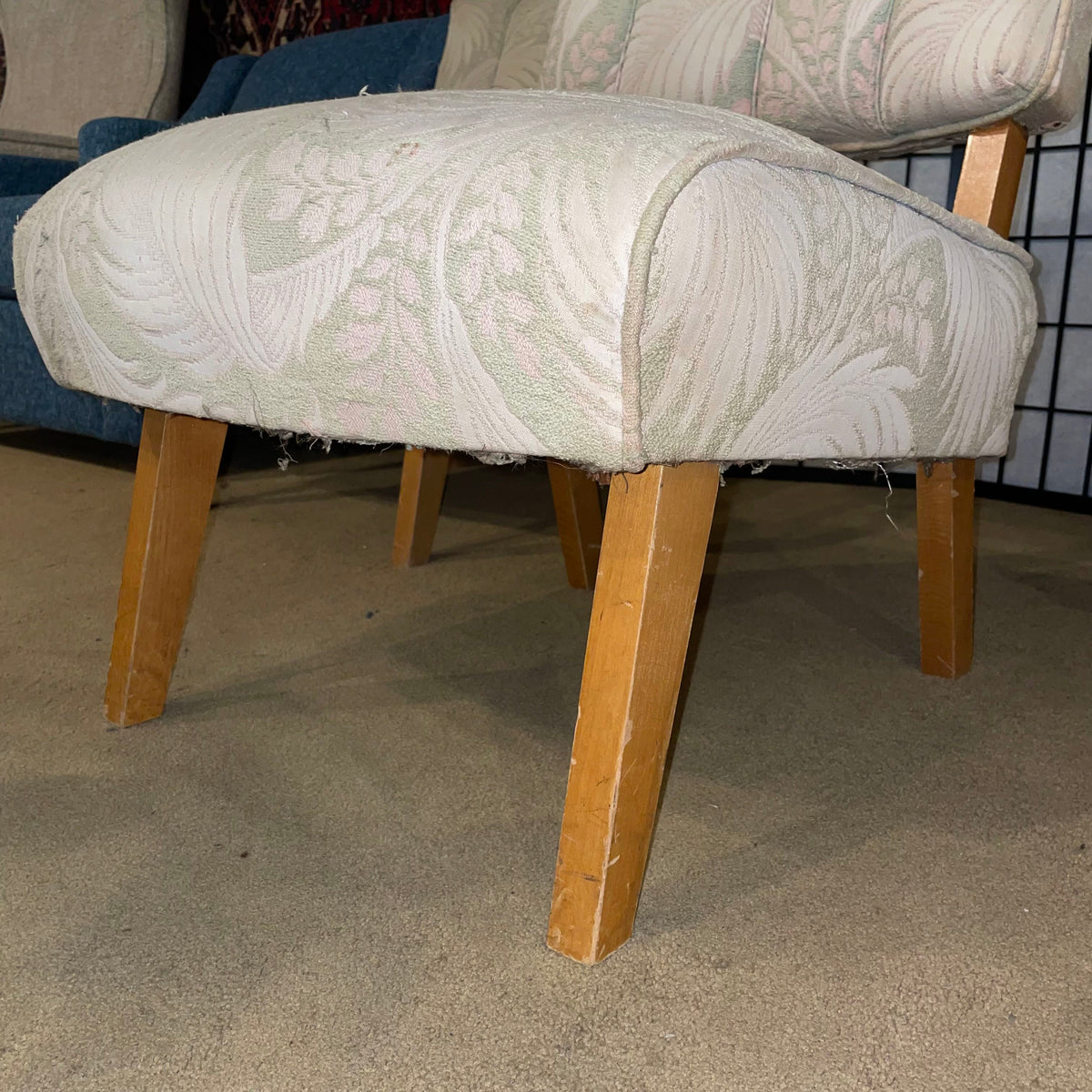 Cream Floral Patterned Accent Chair U ACCENT CHAIRS