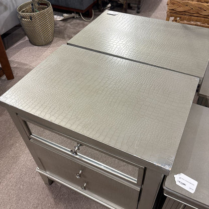 Glam Gator Texture 3 Drawer Nightstand