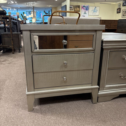 Glam Gator Texture 3 Drawer Nightstand