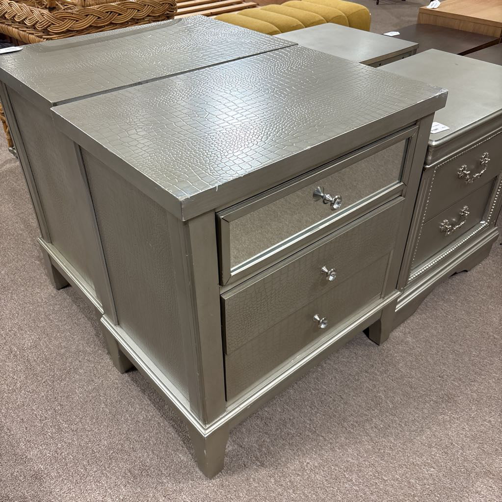 Glam Gator Texture 3 Drawer Nightstand