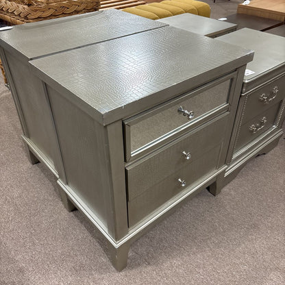 Glam Gator Texture 3 Drawer Nightstand