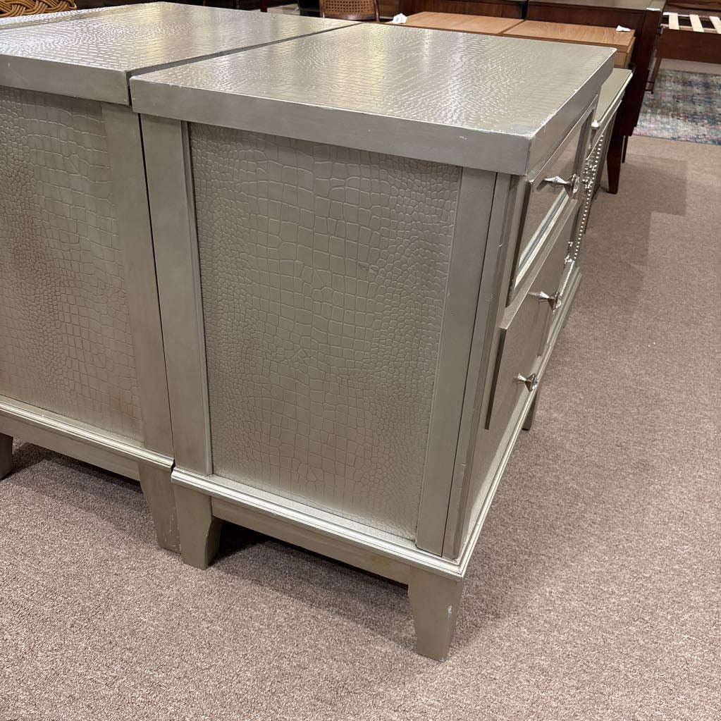 Glam Gator Texture 3 Drawer Nightstand