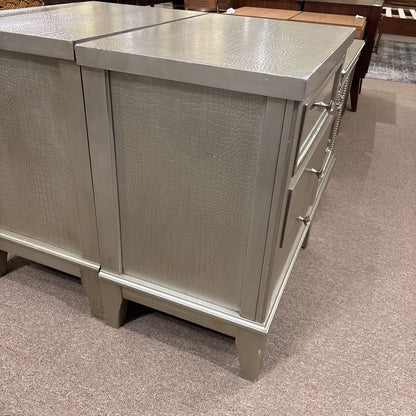 Glam Gator Texture 3 Drawer Nightstand