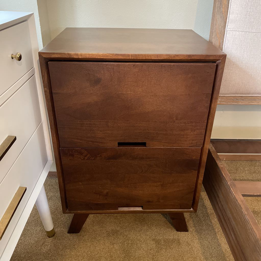 Milnor Bedside Chest