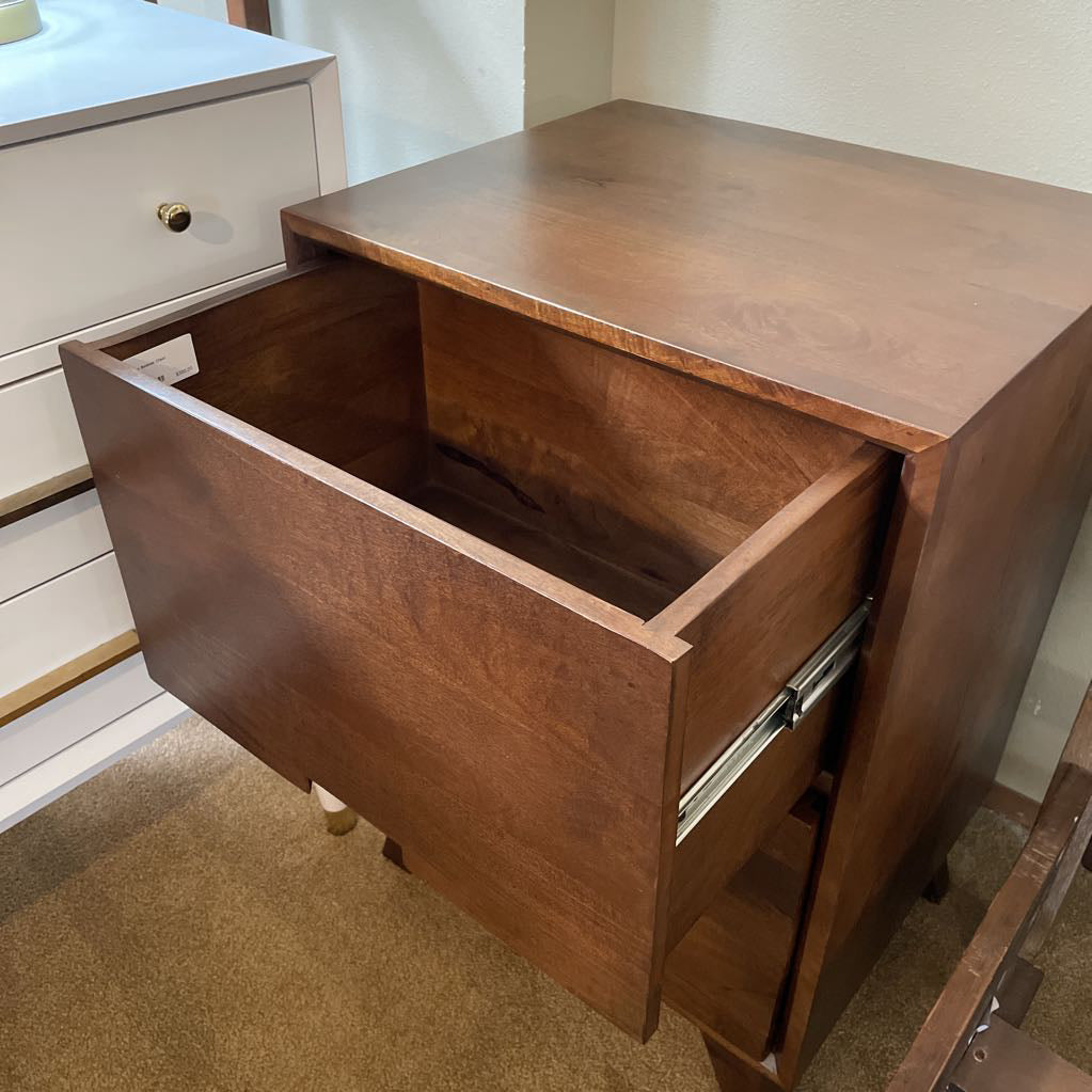 Milnor Bedside Chest