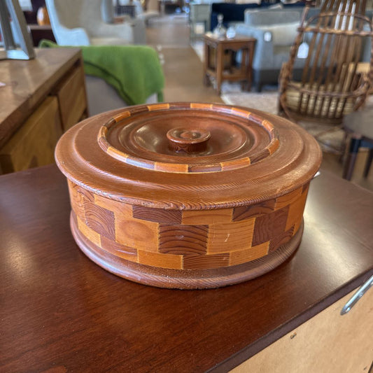 Redwood Dish W/ Lid