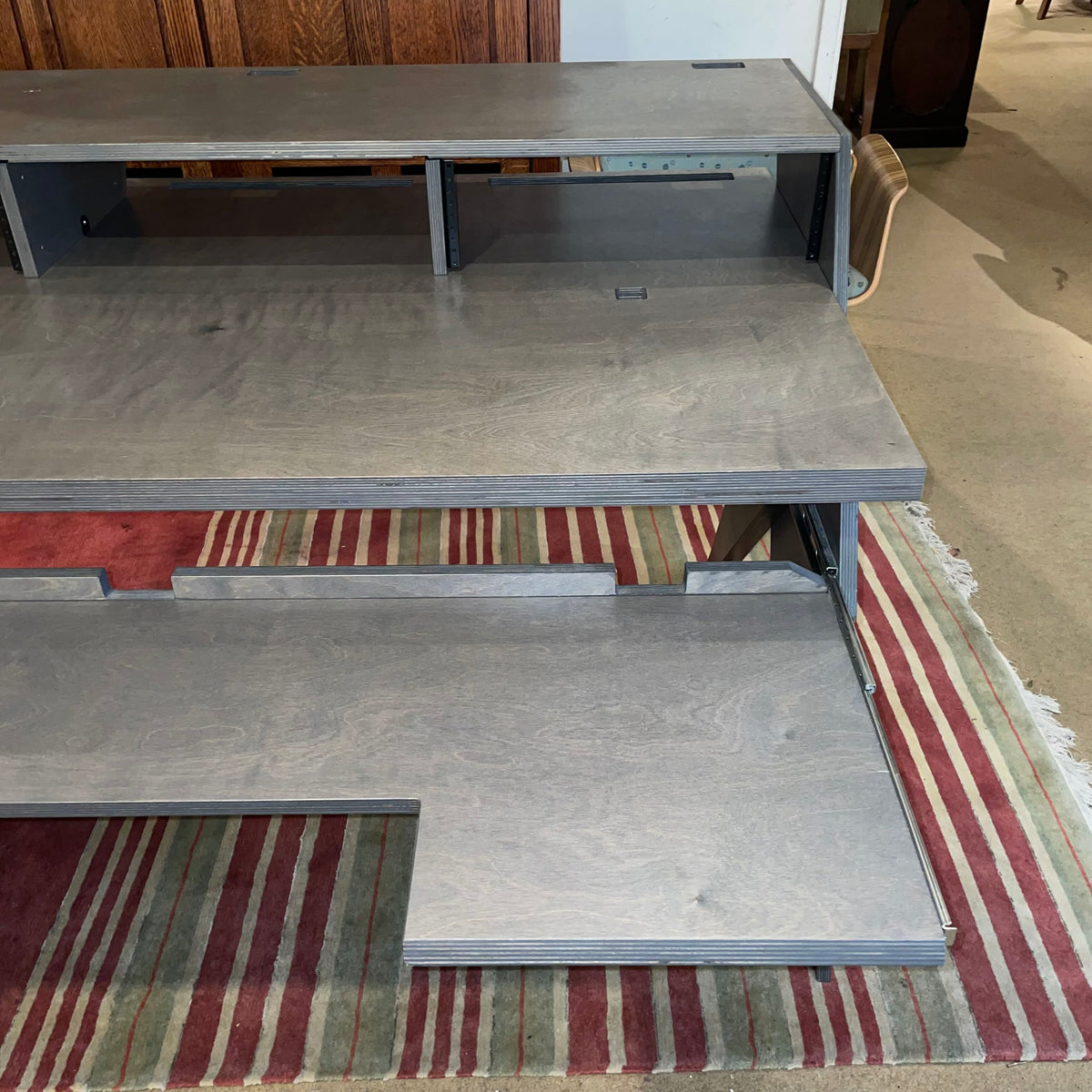 De-Fi Platform Gray Production Studio Desk
