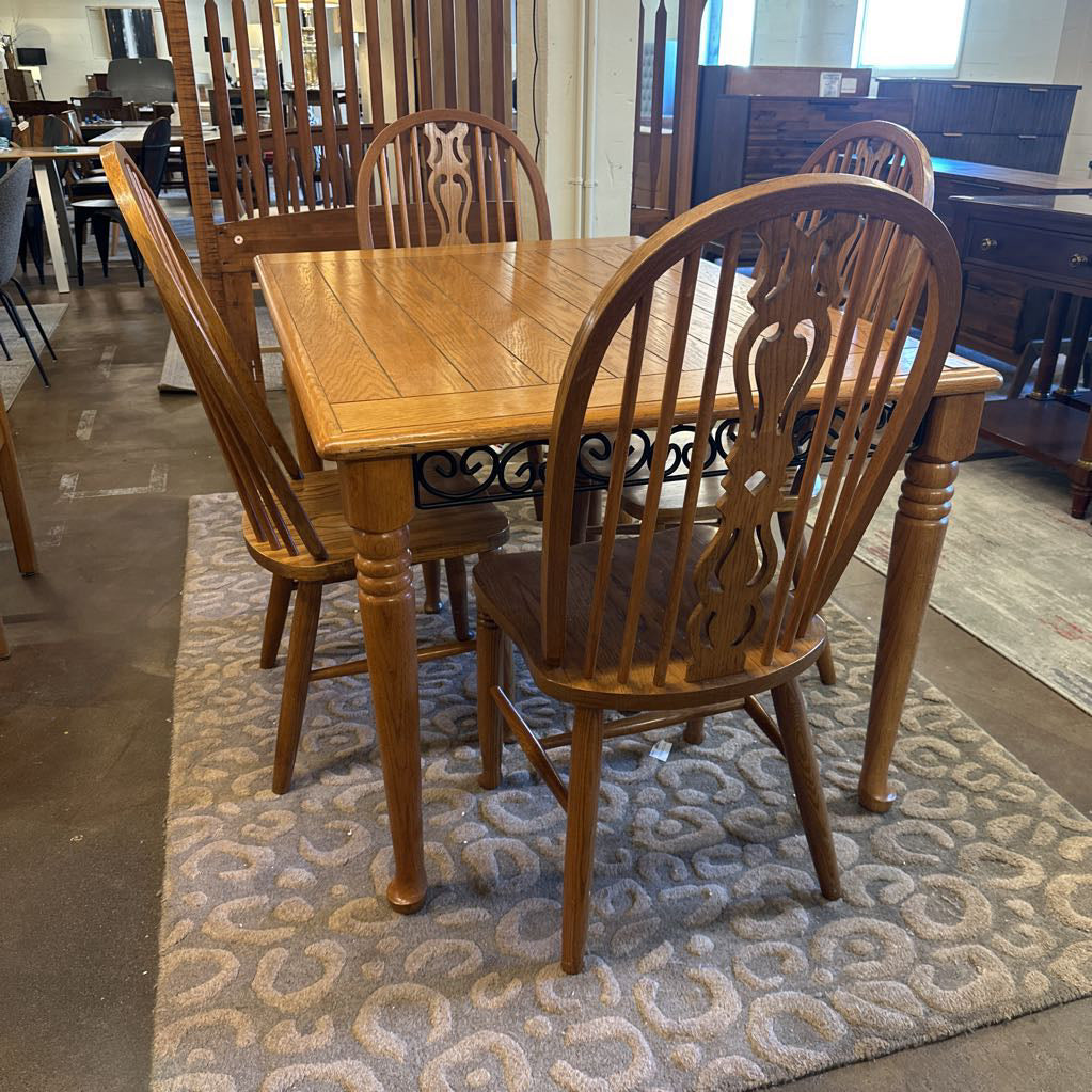 Oak Dining Table with Metal Accents W/ 4 Chairs C DINING TABLES