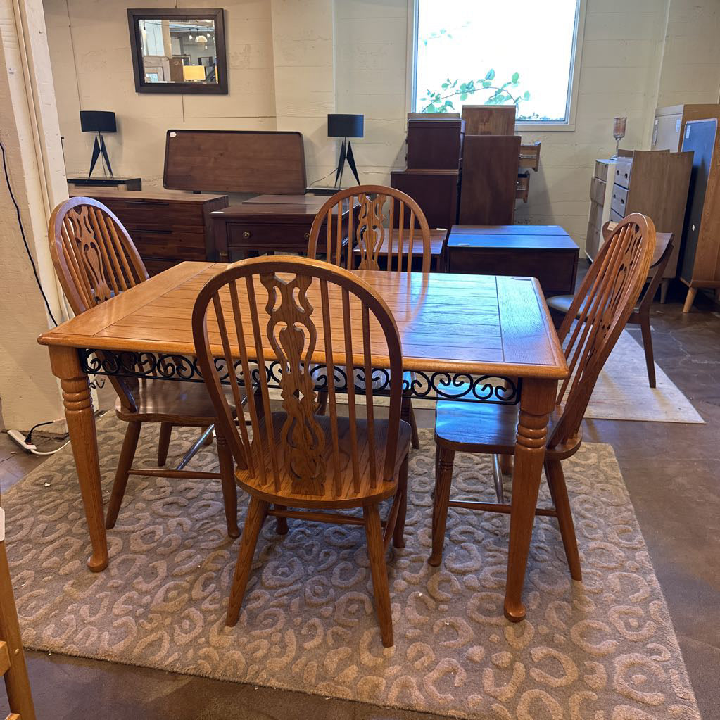 Oak Dining Table with Metal Accents W/ 4 Chairs C DINING TABLES