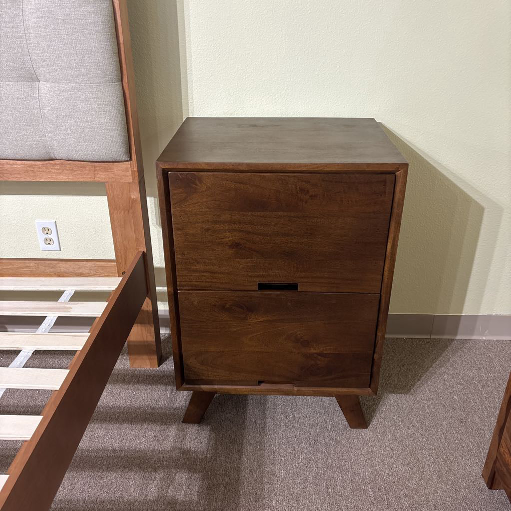 Milnor Bedside Chest