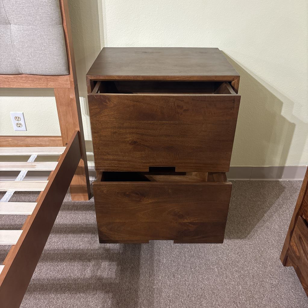 Milnor Bedside Chest