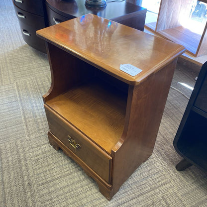 Vintage Traditional Curved Side End Table