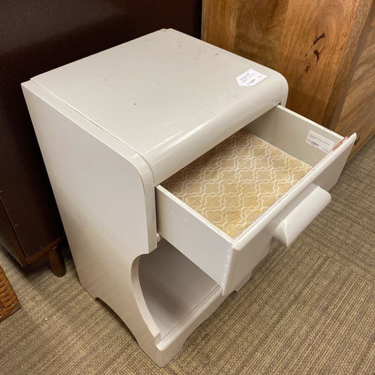 Vintage White Curved Side End Table C SIDE TABLES