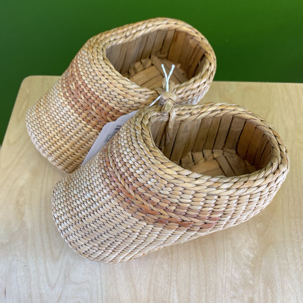 PAIR Asian Style Grass Shoes