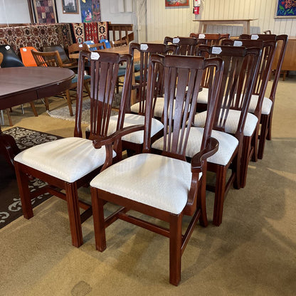Reddish Tone Oval Dining Table with Leaves and 8 Chairs SET. AS IS