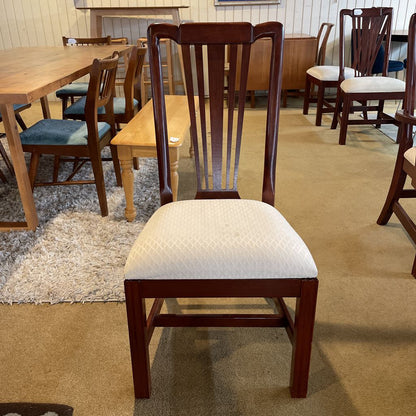 Reddish Tone Oval Dining Table with Leaves and 8 Chairs SET. AS IS