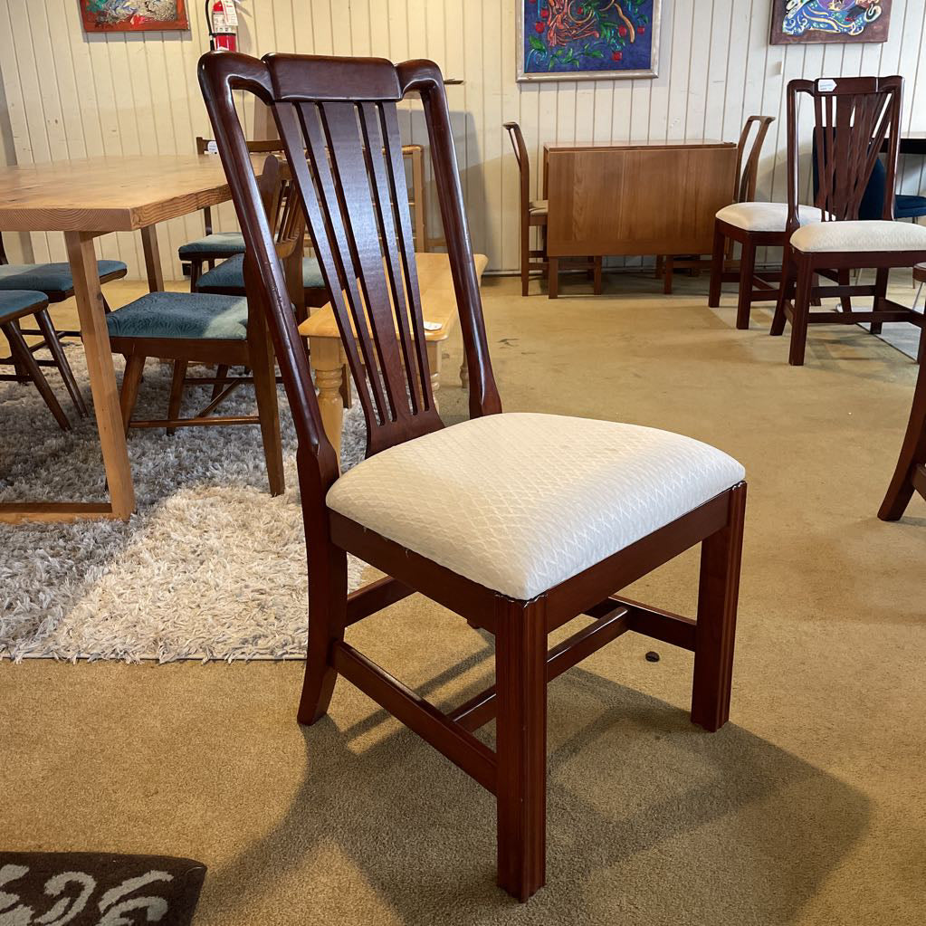 Reddish Tone Oval Dining Table with Leaves and 8 Chairs SET. AS IS