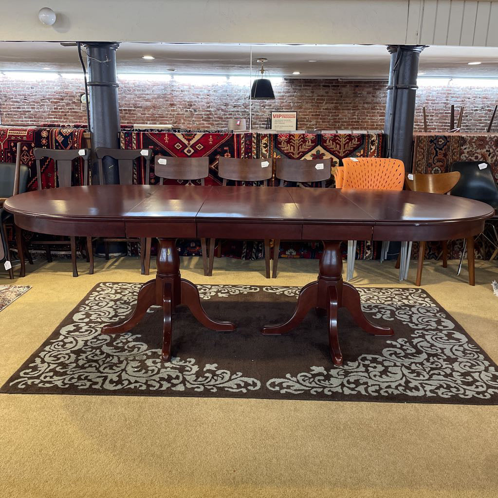 Reddish Tone Oval Dining Table with Leaves and 8 Chairs SET. AS IS