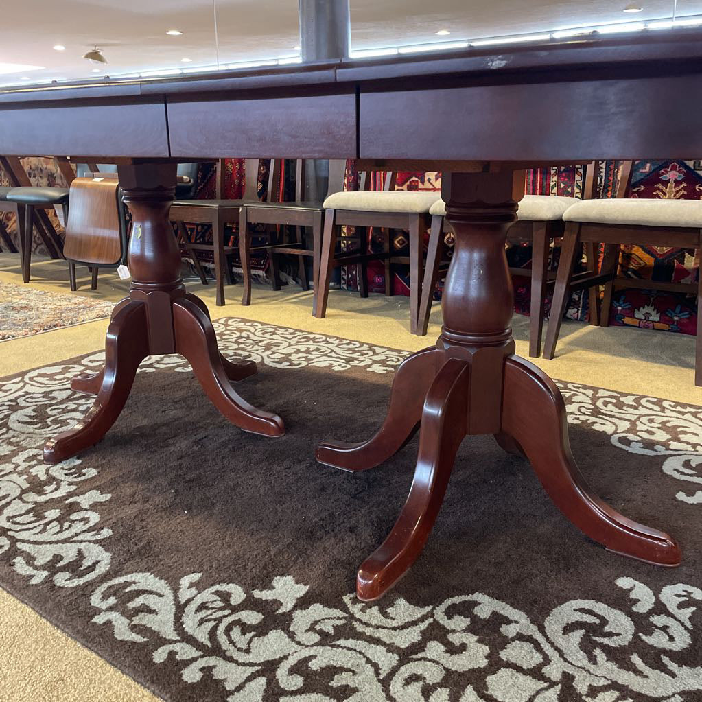 Reddish Tone Oval Dining Table with Leaves and 8 Chairs SET. AS IS