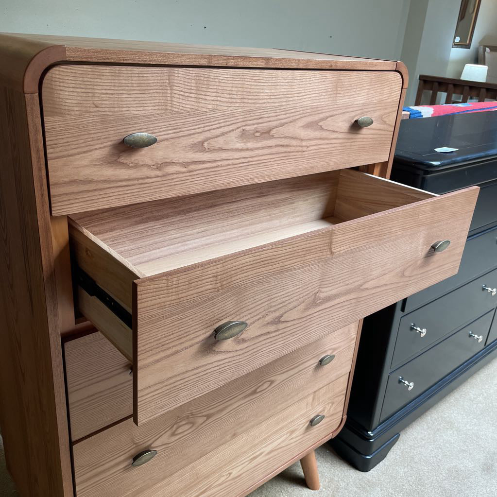 MC Ash Chest