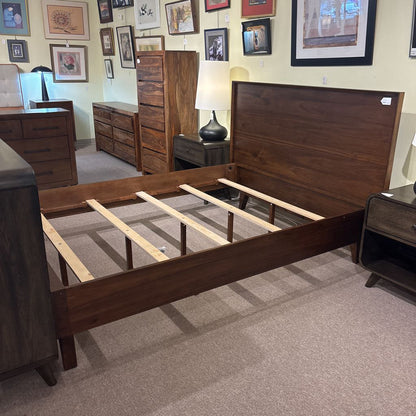 Burdell Queen Bed