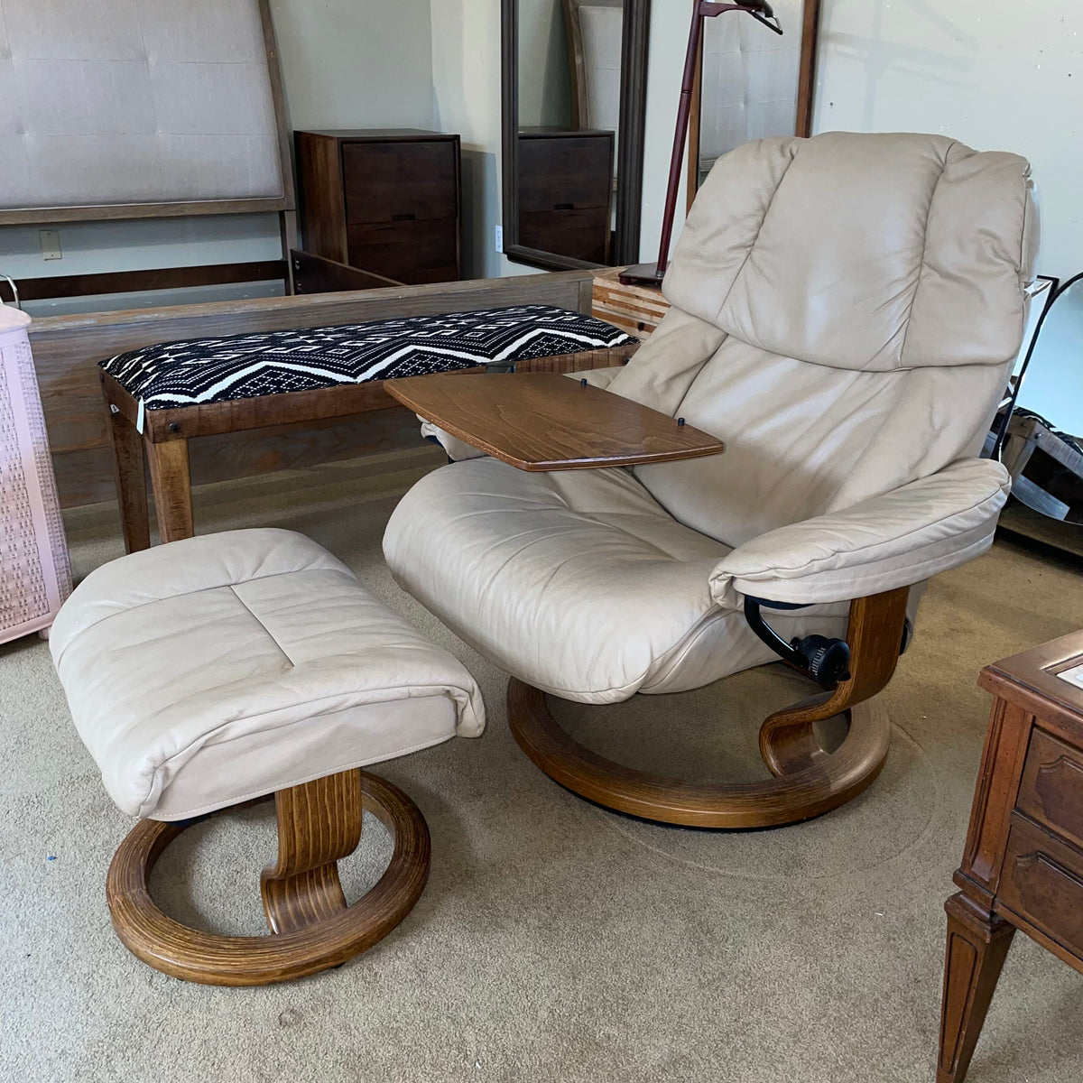 Ekornes Stressless Tan Recliner with Ottoman & Table