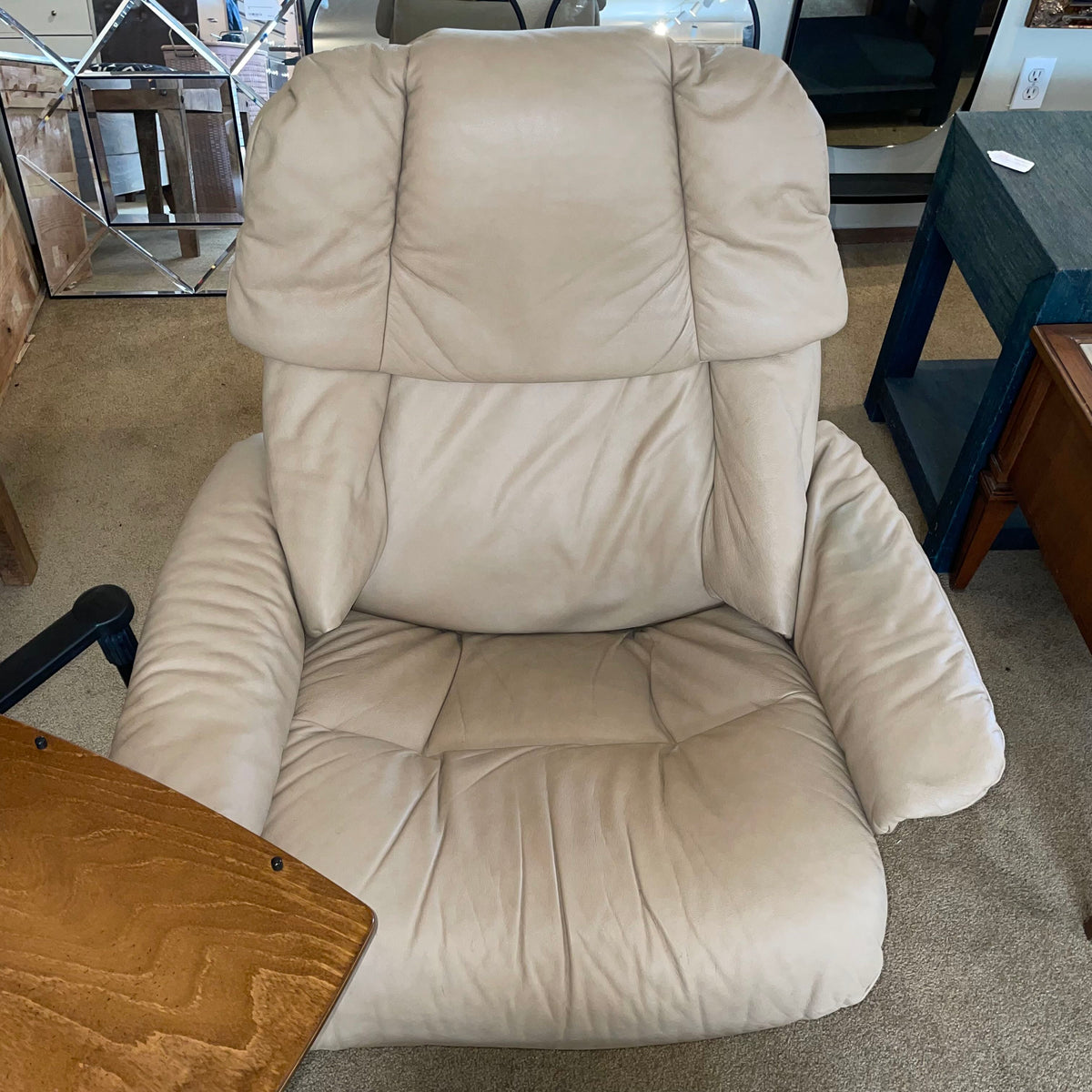 Ekornes Stressless Tan Recliner with Ottoman & Table