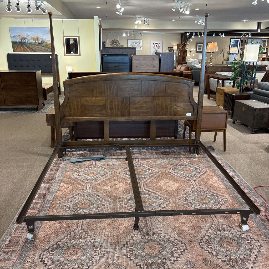 Traditional Wood King Bedframe C BED FRAMES