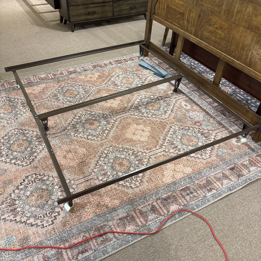 Traditional Wood King Bedframe C BED FRAMES
