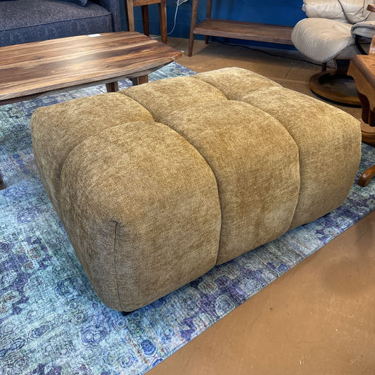 Amber Tufted Ottoman U OTTOMANS