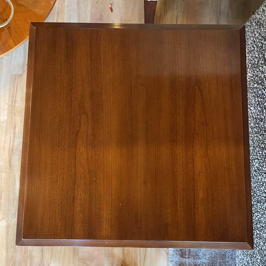 Mahogany Finish Square Traditional Style End Table C SIDE TABLES