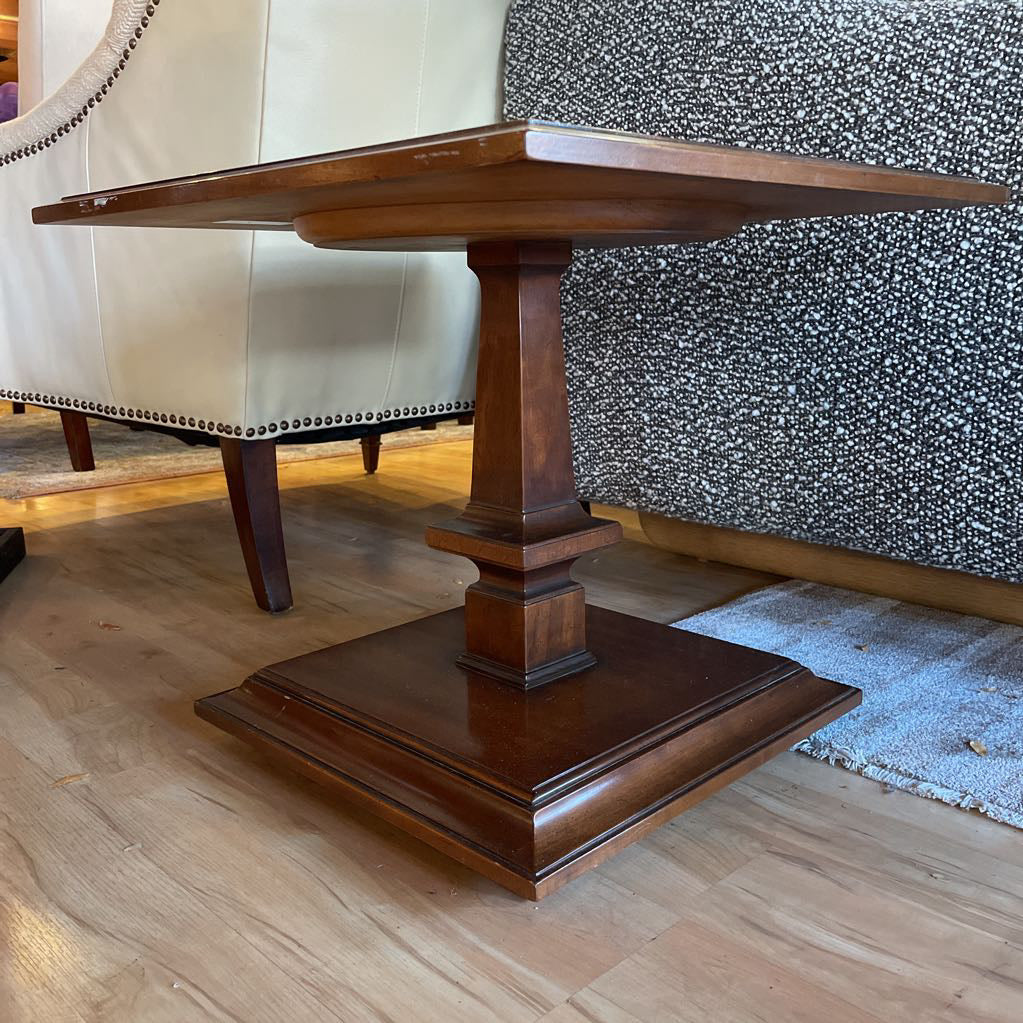 Mahogany Finish Square Traditional Style End Table C SIDE TABLES