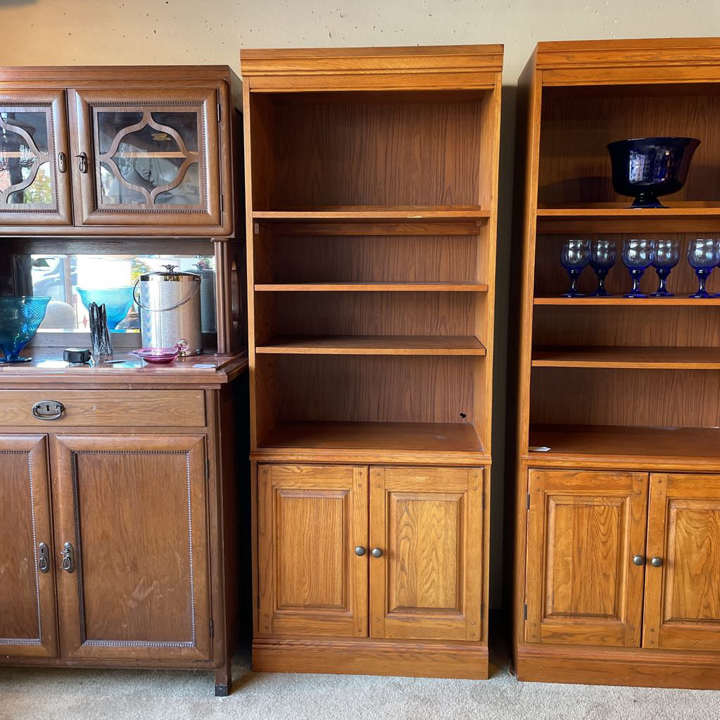 Oak Bookshelf w Closed Bottom Storage