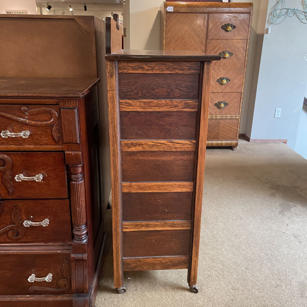Vintage Oak 5 Drawer Dresser w Trim Detail *Key At Desk* C HIGHBOYS