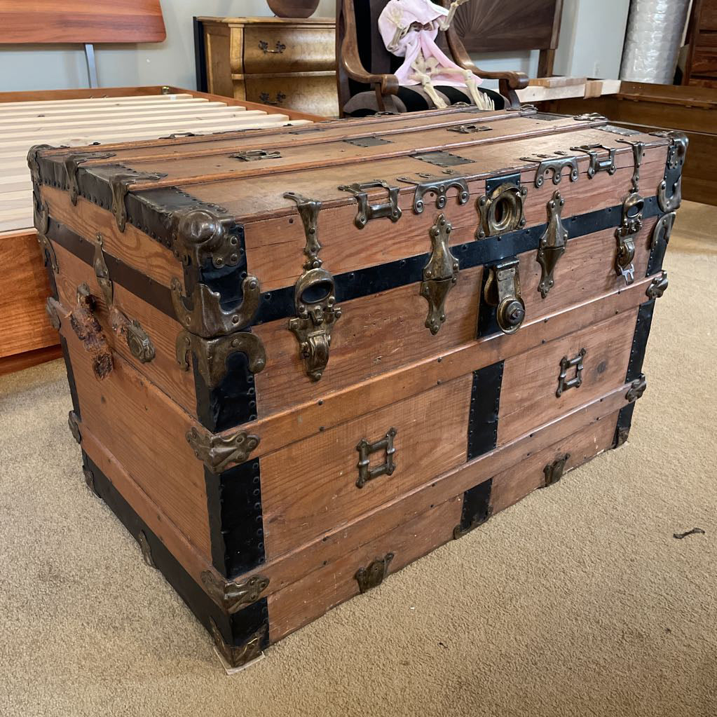 Vintage Rustic Trunk C TRUNKS