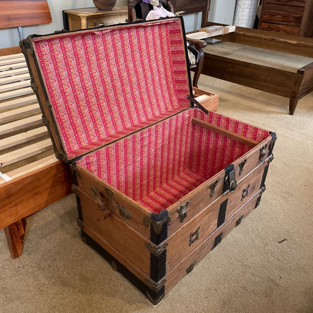Vintage Rustic Trunk C TRUNKS