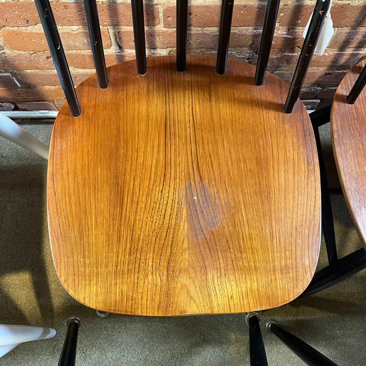 Black Spindle Back w/ Warm Seat Dining Chairs SET of 5