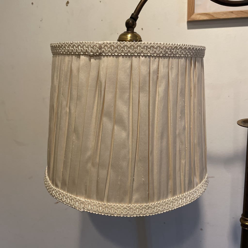 Vintage Brass Floor Lamp with Round Base LAMPS